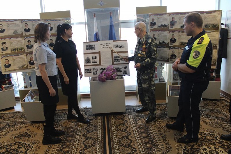 Сотрудники  лабытнангской полиции посетили комнату истории  ОМВД России «Лабытнанги»